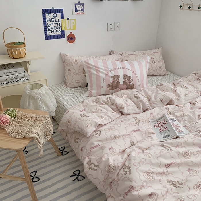 91家纺网 家纺一手货源 找家纺 柚可家居 2024新款40支纯棉活性印花四件套-小熊系列-实拍图第二组 丝带小熊 白格