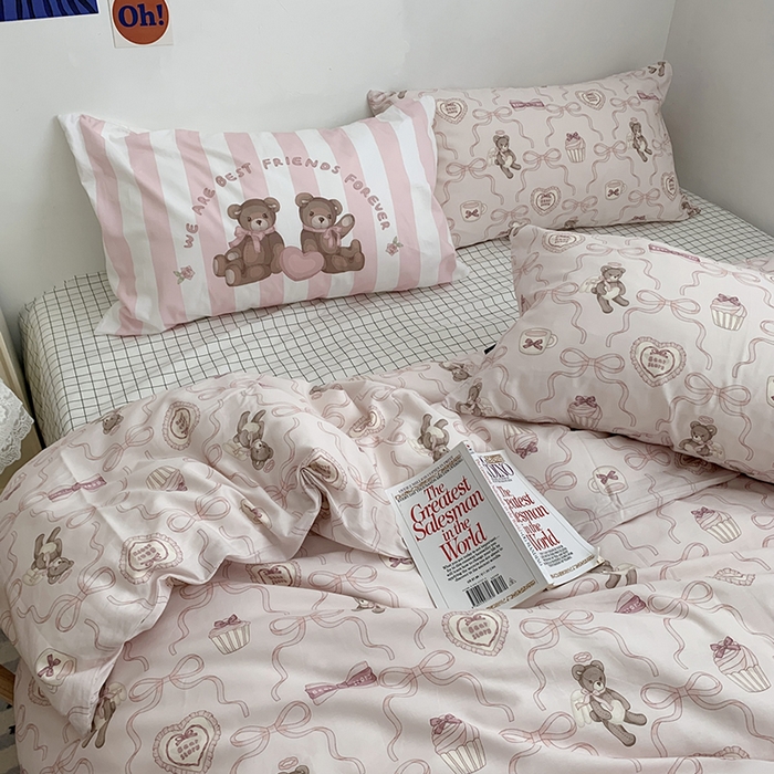 91家纺网 家纺一手货源 找家纺 柚可家居 2024新款40支纯棉活性印花四件套-小熊系列-实拍图第二组 丝带小熊 白格