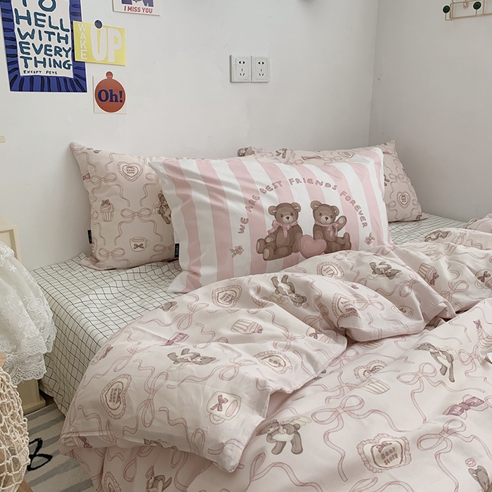 91家纺网 家纺一手货源 找家纺 柚可家居 2024新款40支纯棉活性印花四件套-小熊系列-实拍图第二组 丝带小熊 白格