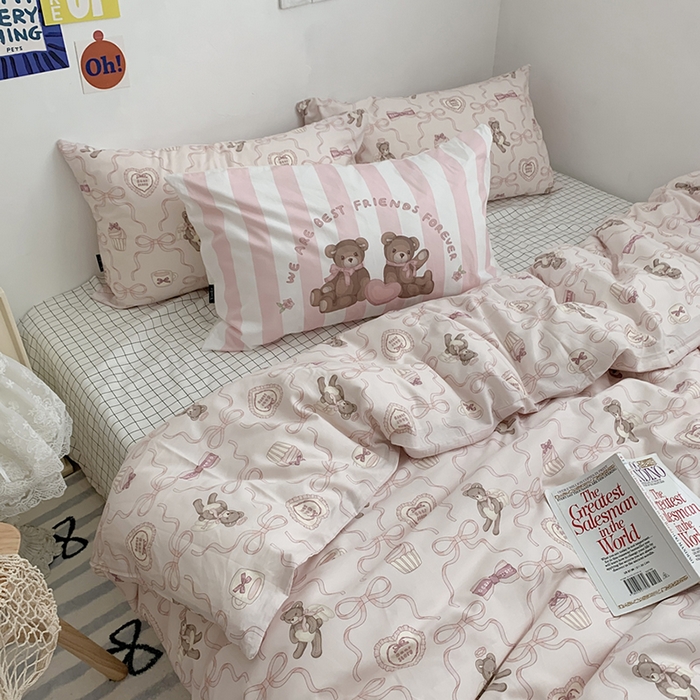 91家纺网 家纺一手货源 找家纺 柚可家居 2024新款40支纯棉活性印花四件套-小熊系列-实拍图第二组 丝带小熊 白格