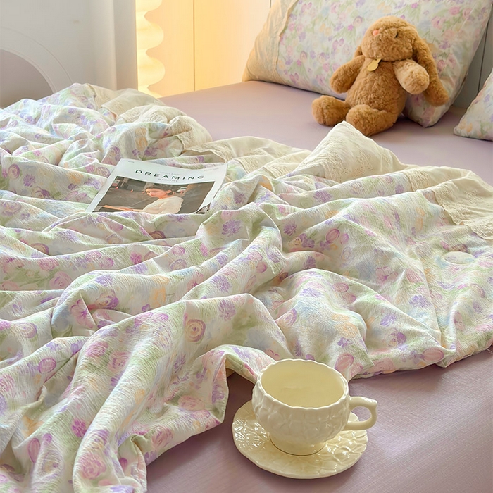 91家纺网 家纺一手货源 找家纺 Mata蔓塔家 2025新款春夏季蕾丝包边夏被三件套四件套 彩绘