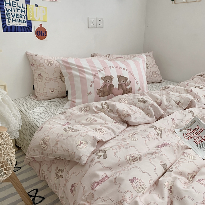 91家纺网 家纺一手货源 找家纺 柚可家居 2024新款40支纯棉活性印花四件套-小熊系列-实拍图第二组 丝带小熊 白格