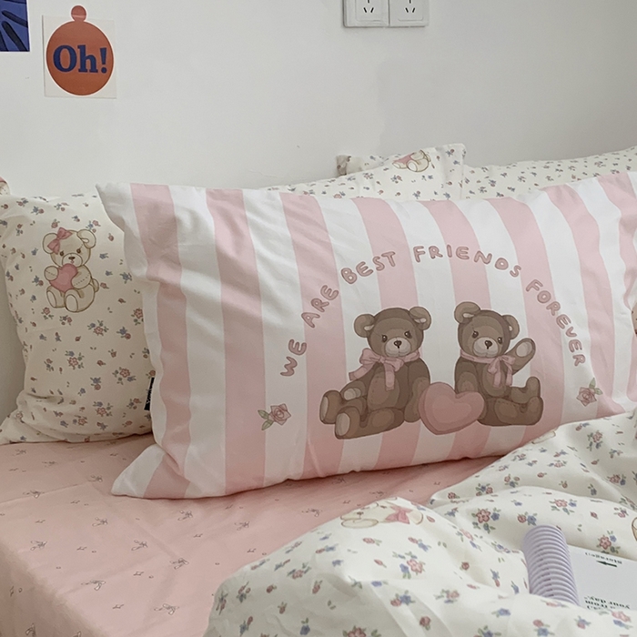 91家纺网 家纺一手货源 找家纺 柚可家居 2024新款40支纯棉活性印花四件套-小熊系列-实拍图第二组 碎花小熊-蝴蝶结粉