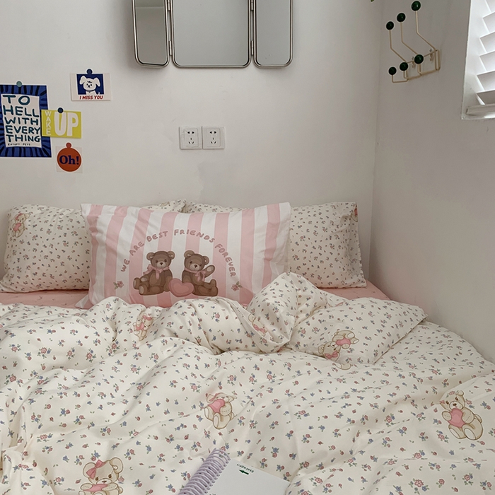 91家纺网 家纺一手货源 找家纺 柚可家居 2024新款40支纯棉活性印花四件套-小熊系列-实拍图第二组 碎花小熊-蝴蝶结粉