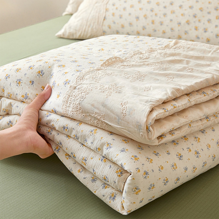 91家纺网 家纺一手货源 找家纺 Mata蔓塔家 2025新款春夏季蕾丝包边夏被三件套四件套 芊眠