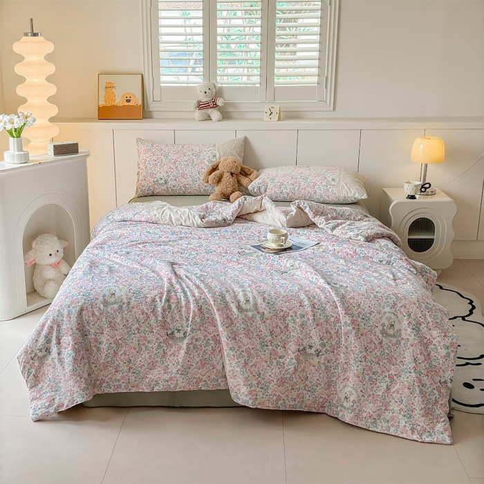 91家纺网 家纺一手货源 找家纺 Mata蔓塔家 2025新款春夏季蕾丝包边夏被三件套四件套 兔兔花海