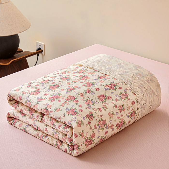 91家纺网 家纺一手货源 找家纺 Mata蔓塔家 2025新款春夏季蕾丝包边夏被三件套四件套 挽江