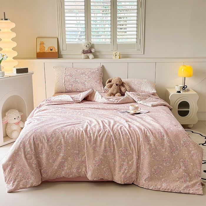 91家纺网 家纺一手货源 找家纺 Mata蔓塔家 2025新款春夏季蕾丝包边夏被三件套四件套 遇见春