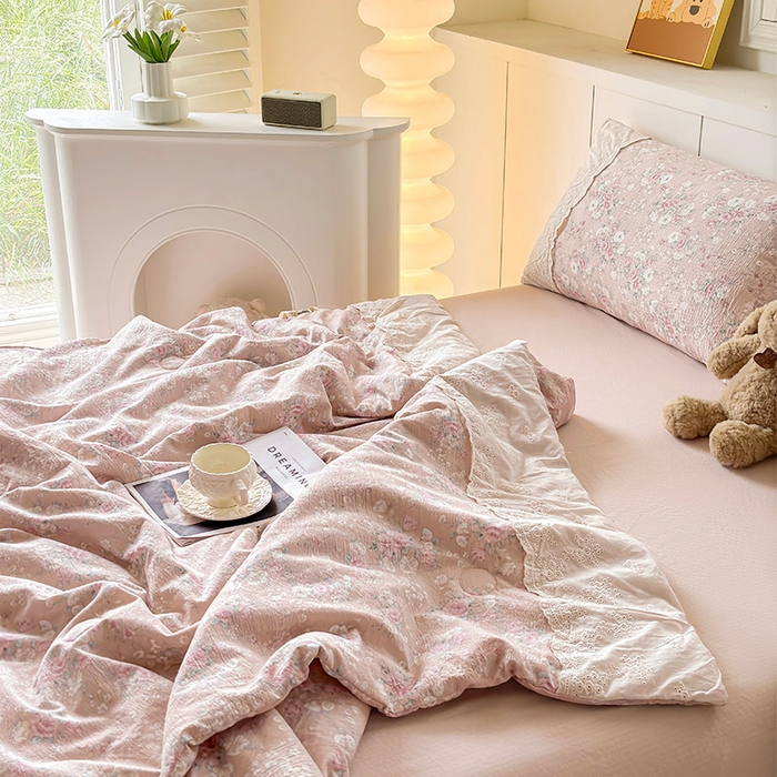 91家纺网 家纺一手货源 找家纺 Mata蔓塔家 2025新款春夏季蕾丝包边夏被三件套四件套 遇见春