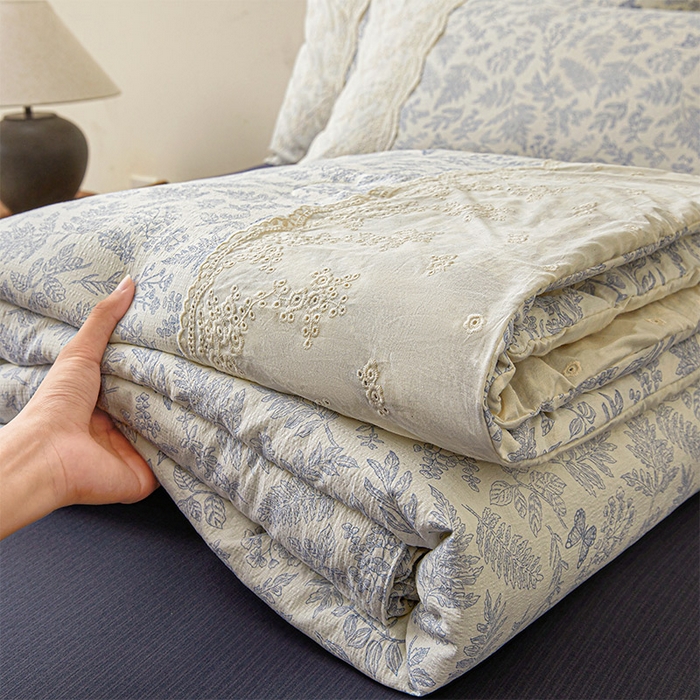 91家纺网 家纺一手货源 找家纺 Mata蔓塔家 2025新款春夏季蕾丝包边夏被三件套四件套 紫黛