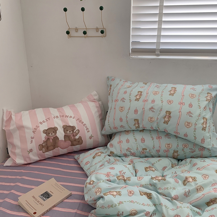 91家纺网 家纺一手货源 找家纺 柚可家居 2024新款40支纯棉活性印花四件套-小熊系列-实拍图第二组 甜酷小熊 条纹