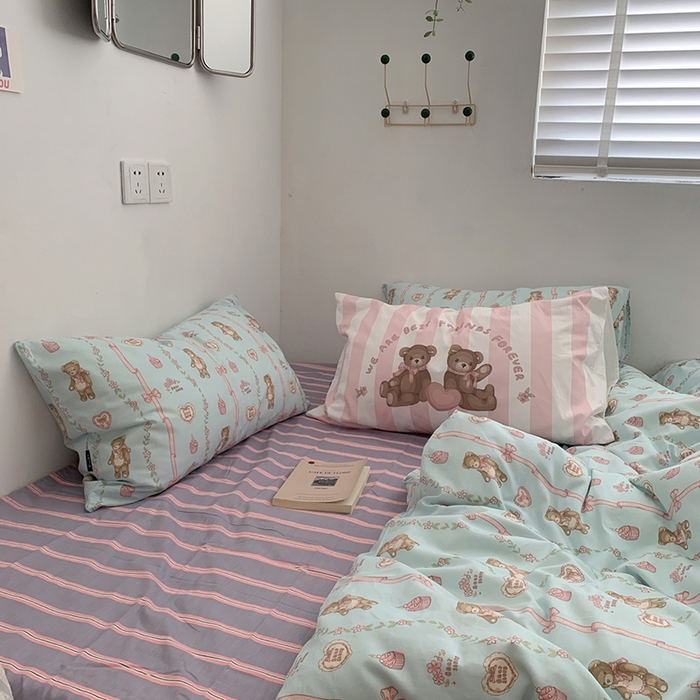 91家纺网 家纺一手货源 找家纺 柚可家居 2024新款40支纯棉活性印花四件套-小熊系列-实拍图第二组 甜酷小熊 条纹