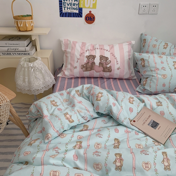 91家纺网 家纺一手货源 找家纺 柚可家居 2024新款40支纯棉活性印花四件套-小熊系列-实拍图第二组 甜酷小熊 条纹