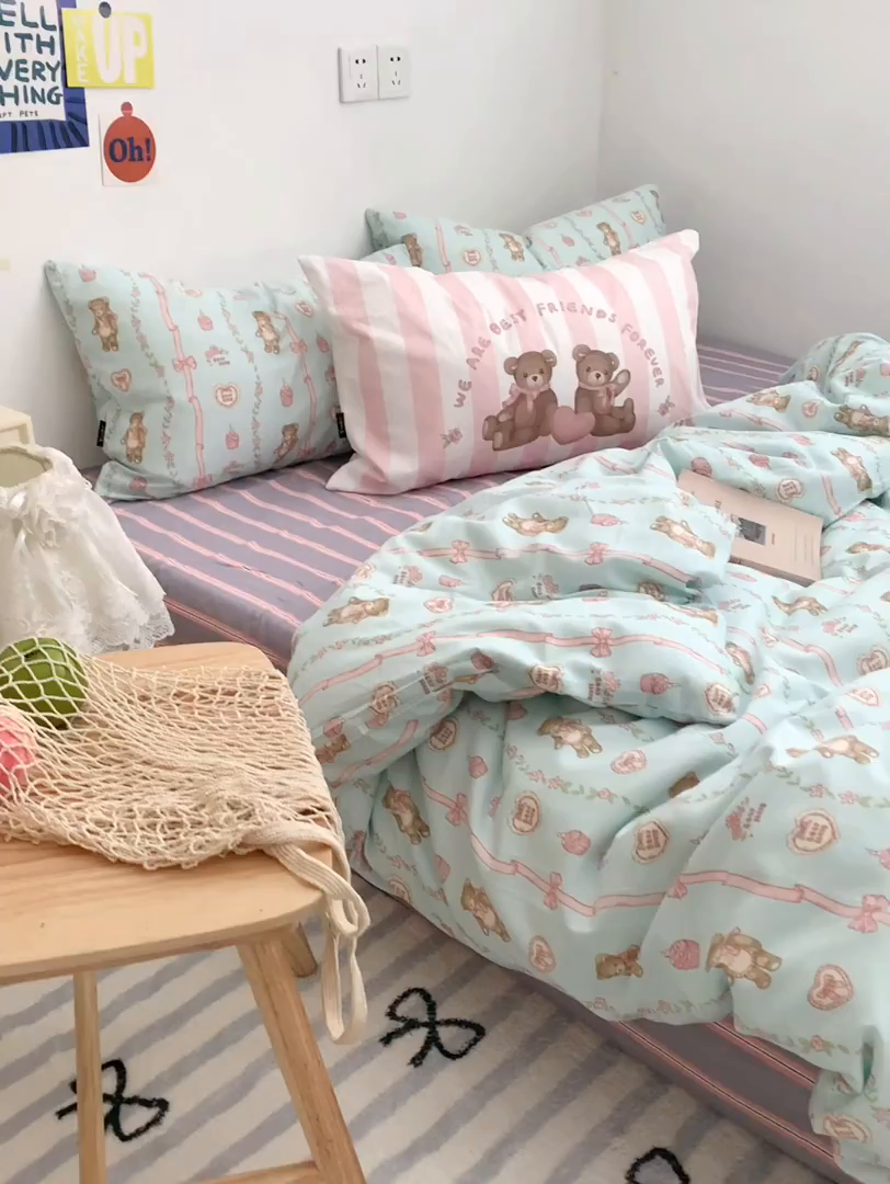 91家纺网 家纺一手货源 找家纺 柚可家居 2024新款40支纯棉活性印花四件套-小熊系列-实拍图第二组 甜酷小熊 条纹