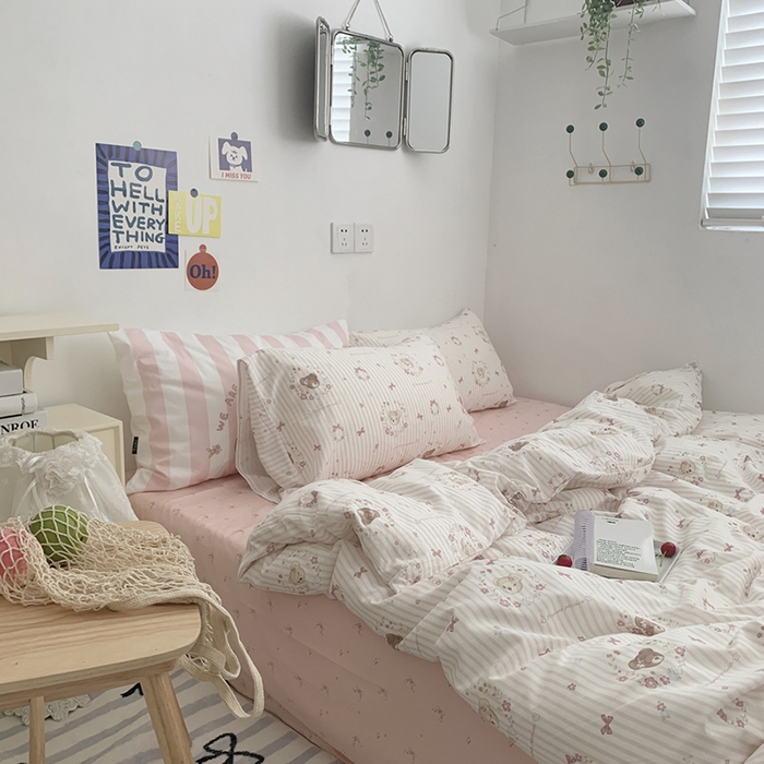 91家纺网 家纺一手货源 找家纺 柚可家居 2024新款40支纯棉活性印花四件套-小熊系列-实拍图第二组 小熊花花 蝴蝶结粉