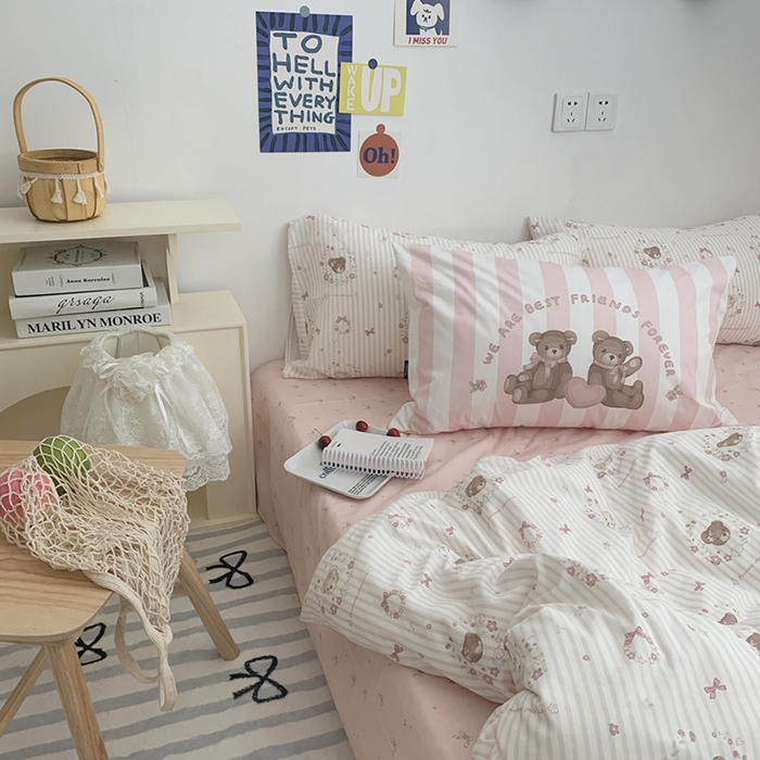 91家纺网 家纺一手货源 找家纺 柚可家居 2024新款40支纯棉活性印花四件套-小熊系列-实拍图第二组 小熊花花 蝴蝶结粉