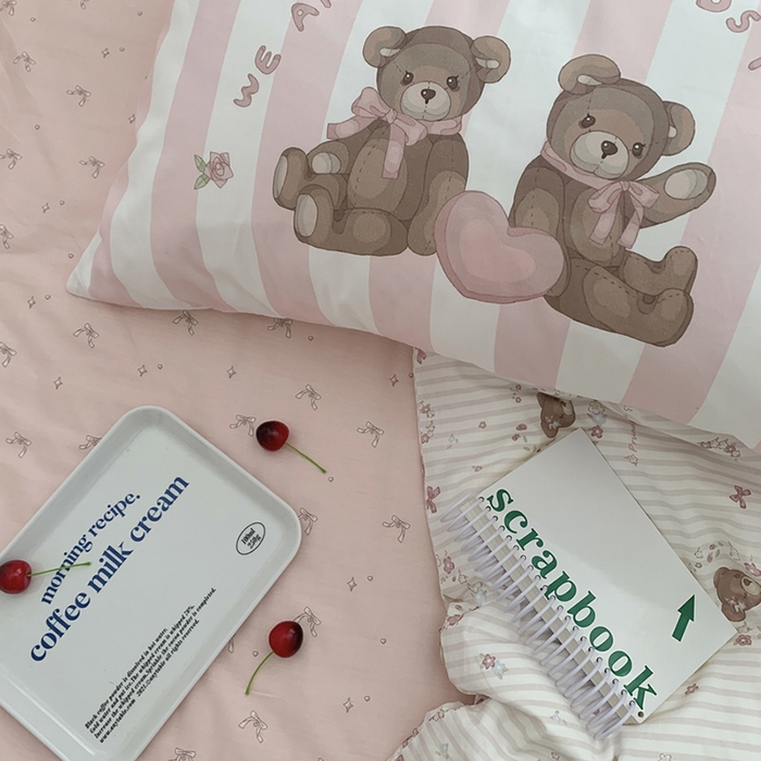 91家纺网 家纺一手货源 找家纺 柚可家居 2024新款40支纯棉活性印花四件套-小熊系列-实拍图第二组 小熊花花 蝴蝶结粉