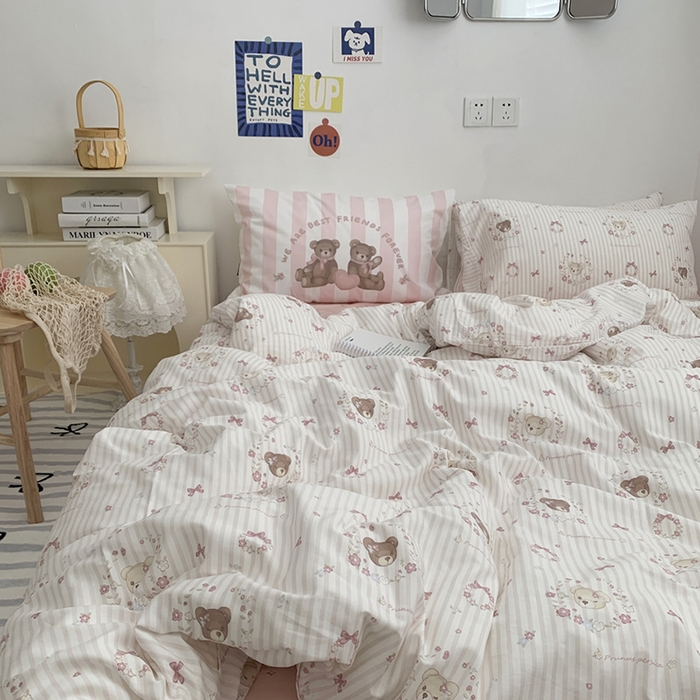 91家纺网 家纺一手货源 找家纺 柚可家居 2024新款40支纯棉活性印花四件套-小熊系列-实拍图第二组 小熊花花 蝴蝶结粉