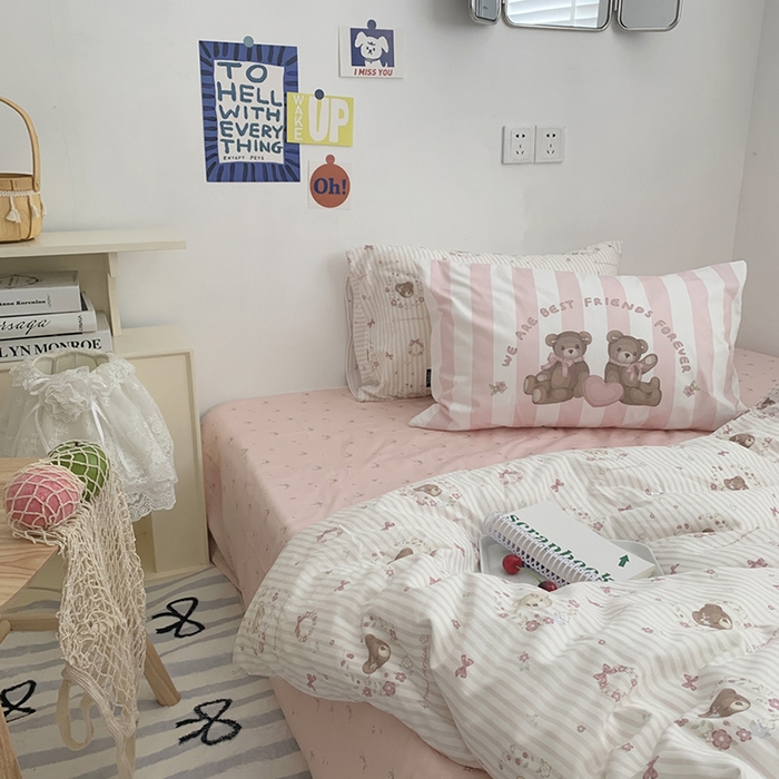 91家纺网 家纺一手货源 找家纺 柚可家居 2024新款40支纯棉活性印花四件套-小熊系列-实拍图第二组 小熊花花 蝴蝶结粉