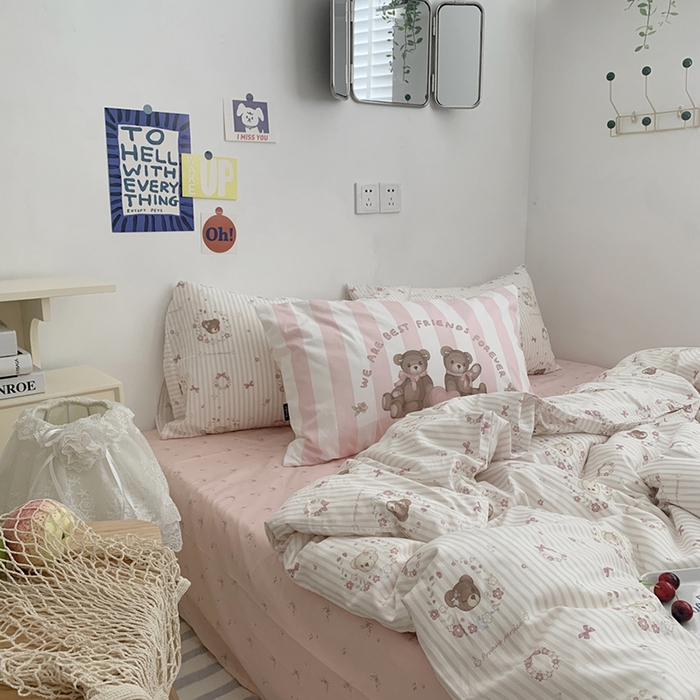 91家纺网 家纺一手货源 找家纺 柚可家居 2024新款40支纯棉活性印花四件套-小熊系列-实拍图第二组 小熊花花 蝴蝶结粉