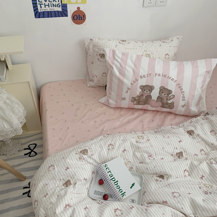 91家纺网 家纺一手货源 找家纺 柚可家居 2024新款40支纯棉活性印花四件套-小熊系列-实拍图第二组 小熊花花 蝴蝶结粉