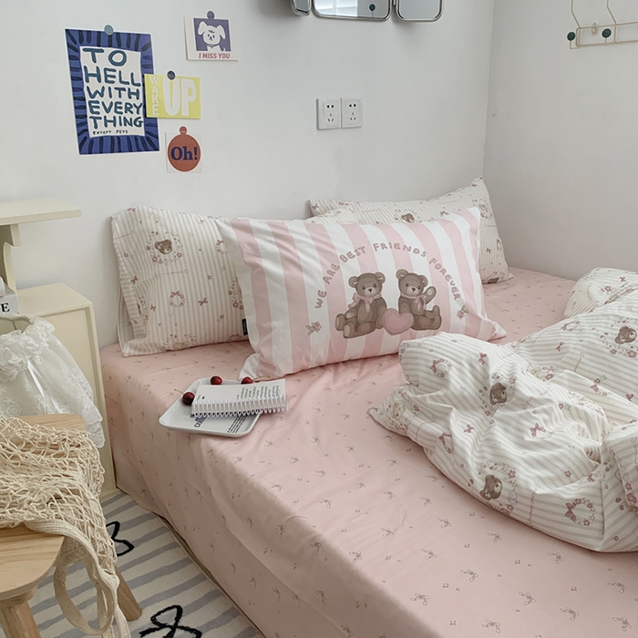 91家纺网 家纺一手货源 找家纺 柚可家居 2024新款40支纯棉活性印花四件套-小熊系列-实拍图第二组 小熊花花 蝴蝶结粉