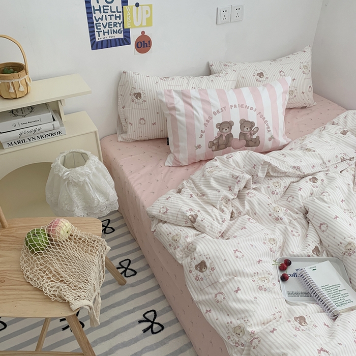 91家纺网 家纺一手货源 找家纺 柚可家居 2024新款40支纯棉活性印花四件套-小熊系列-实拍图第二组 小熊花花 蝴蝶结粉