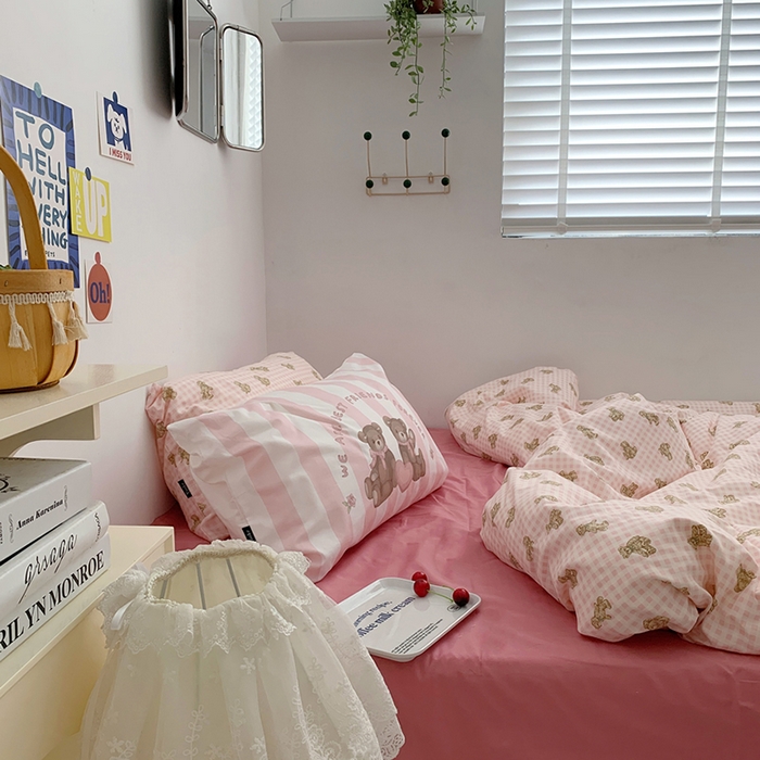 91家纺网 家纺一手货源 找家纺 柚可家居 2024新款40支纯棉活性印花四件套-小熊系列-实拍图第二组 潮流派粉 枣红