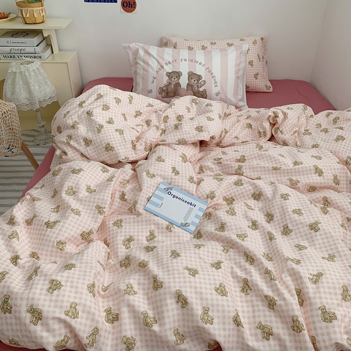 91家纺网 家纺一手货源 找家纺 柚可家居 2024新款40支纯棉活性印花四件套-小熊系列-实拍图第二组 潮流派粉 枣红