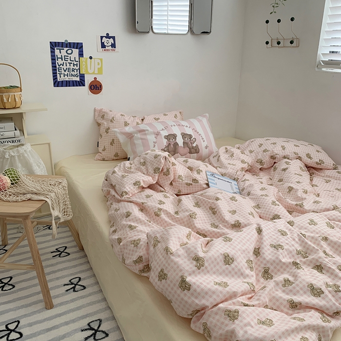 91家纺网 家纺一手货源 找家纺 柚可家居 2024新款40支纯棉活性印花四件套-小熊系列-实拍图第二组 潮流派粉 闪光米