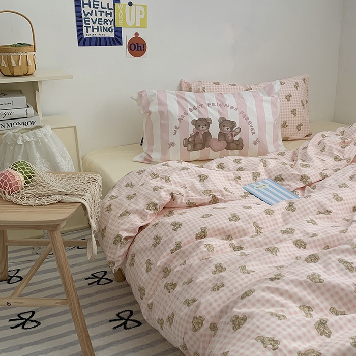 91家纺网 家纺一手货源 找家纺 柚可家居 2024新款40支纯棉活性印花四件套-小熊系列-实拍图第二组 潮流派粉 闪光米