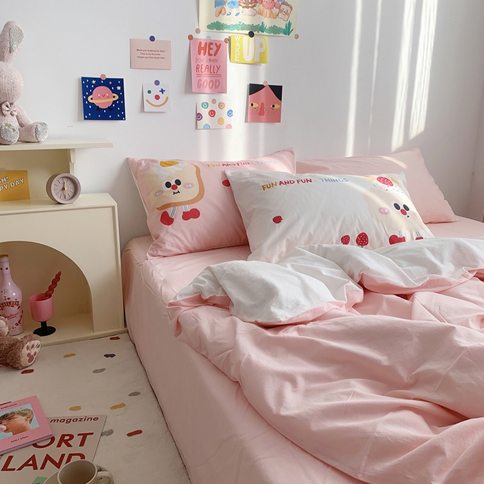 91家纺网 家纺一手货源 找家纺 柚可家居 2024新款定版枕套水洗棉四件套 草莓芝士 粉白+粉