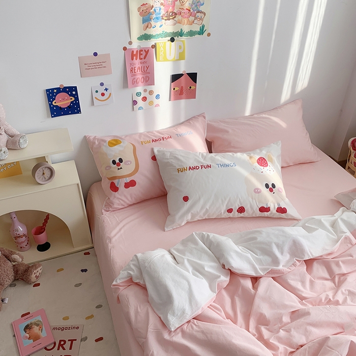 91家纺网 家纺一手货源 找家纺 柚可家居 2024新款定版枕套水洗棉四件套 草莓芝士 粉白+粉