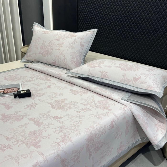 91家纺网 家纺一手货源 找家纺 悦织湾家纺 2025新款A类高分子色织提花软凉席2025新款轻奢加厚亲肤透气冰丝凉感丝滑夏凉席子三件套 丛林-粉