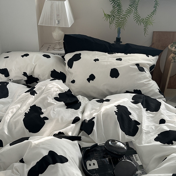 91家纺网 家纺一手货源 找家纺 柚可家居 2024秋季新款40支全棉斜纹四件套-小漫春 非黑即白 实拍第二组