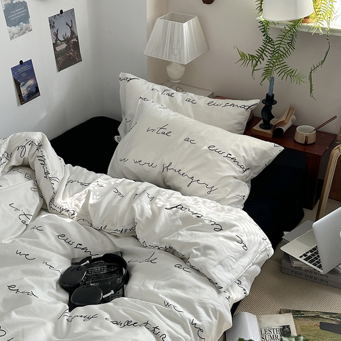 91家纺网 家纺一手货源 找家纺 柚可家居 2024秋季新款40支全棉斜纹四件套-小漫春 英文信 实拍第二组