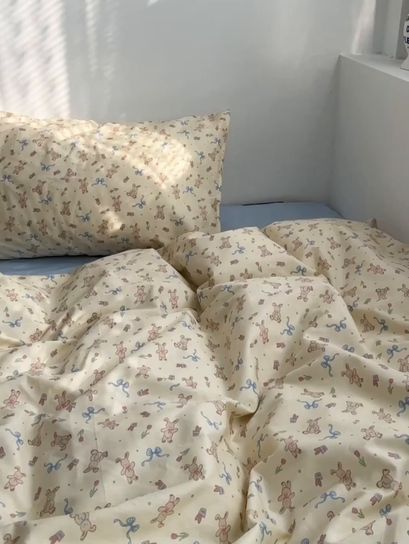 91家纺网 家纺一手货源 找家纺 柚可家居 2024秋季新款40支全棉斜纹四件套-小漫春 恋糖兔兔