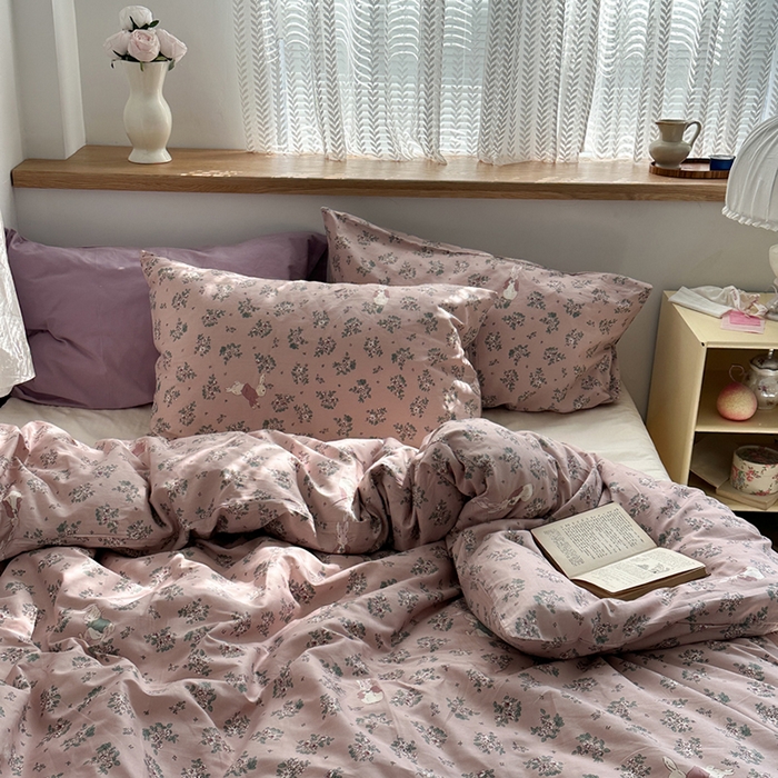 91家纺网 家纺一手货源 找家纺 柚可家居 2024秋季新款40支全棉斜纹四件套-小漫春 莓莓兔