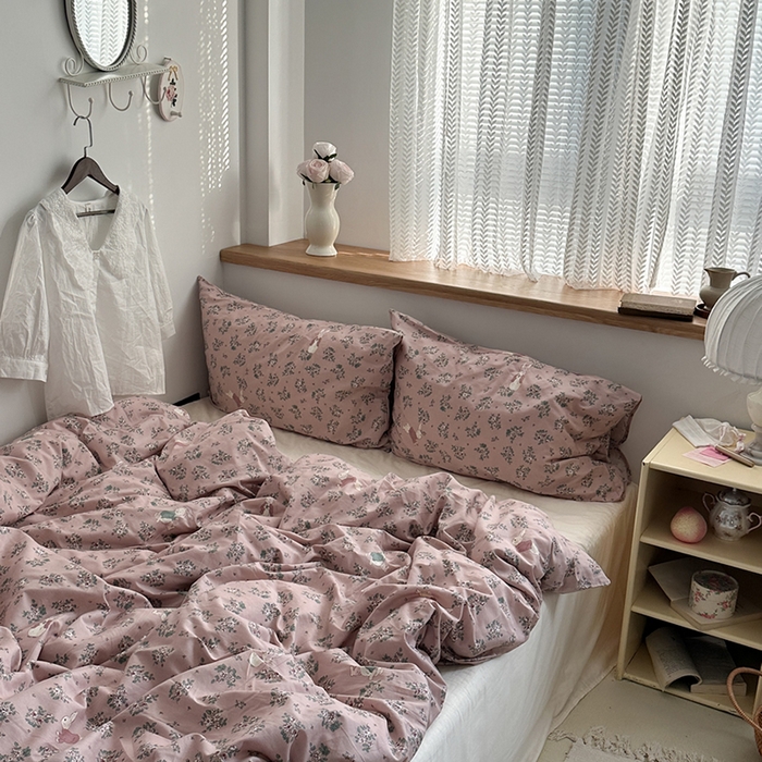 91家纺网 家纺一手货源 找家纺 柚可家居 2024秋季新款40支全棉斜纹四件套-小漫春 莓莓兔