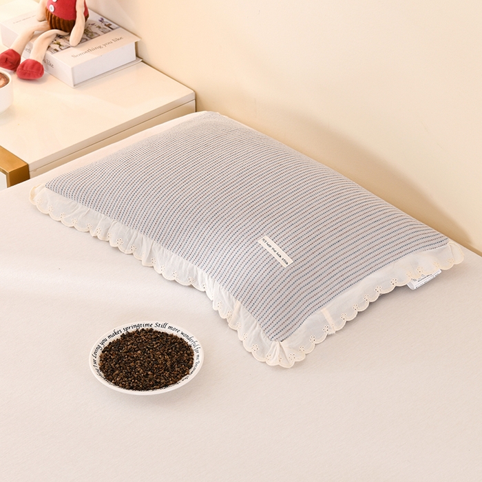 91家纺网 家纺一手货源 找家纺 金牛枕芯 2025新款全棉双层纱荞麦枕简约条纹学生儿童枕头枕芯护颈枕 纱布条花边枕-灰色