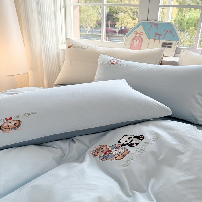 91家纺网 家纺一手货源 找家纺 （总）雲归梦 2025春夏新款全棉纯棉刺绣潮熊学院派系列四件套