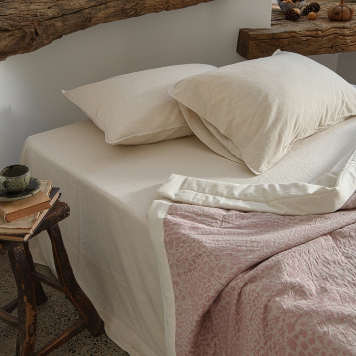 91家纺网 家纺一手货源 找家纺 简家居 2025新款简约亲肤夏被夏凉被空调被 艾丽丝的画-粉色