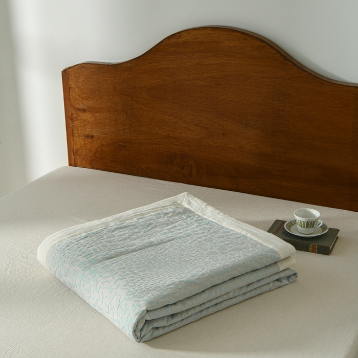 91家纺网 家纺一手货源 找家纺 简家居 2025新款简约亲肤夏被夏凉被空调被 艾丽丝的画-蓝色