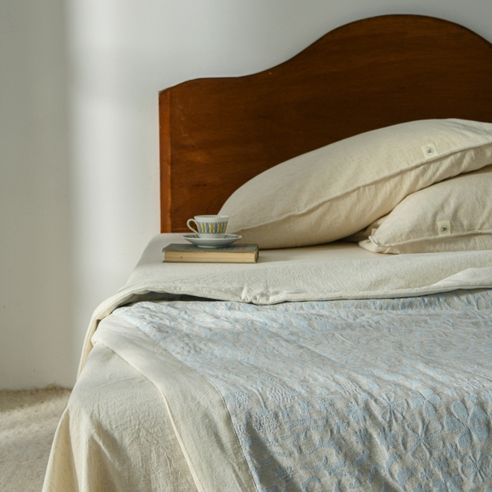 91家纺网 家纺一手货源 找家纺 简家居 2025新款简约亲肤夏被夏凉被空调被 艾丽丝的画-蓝色