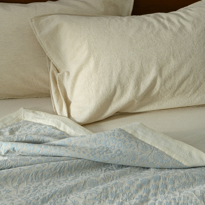 91家纺网 家纺一手货源 找家纺 简家居 2025新款简约亲肤夏被夏凉被空调被 艾丽丝的画-蓝色