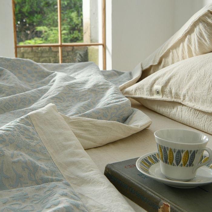 91家纺网 家纺一手货源 找家纺 简家居 2025新款简约亲肤夏被夏凉被空调被 艾丽丝的画-蓝色