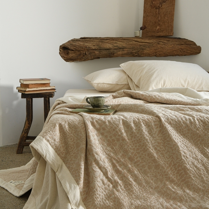 91家纺网 家纺一手货源 找家纺 简家居 2025新款简约亲肤夏被夏凉被空调被 艾丽丝的画-麻色