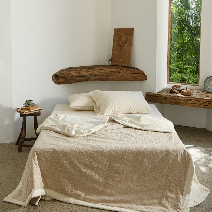 91家纺网 家纺一手货源 找家纺 简家居 2025新款简约亲肤夏被夏凉被空调被 艾丽丝的画-麻色