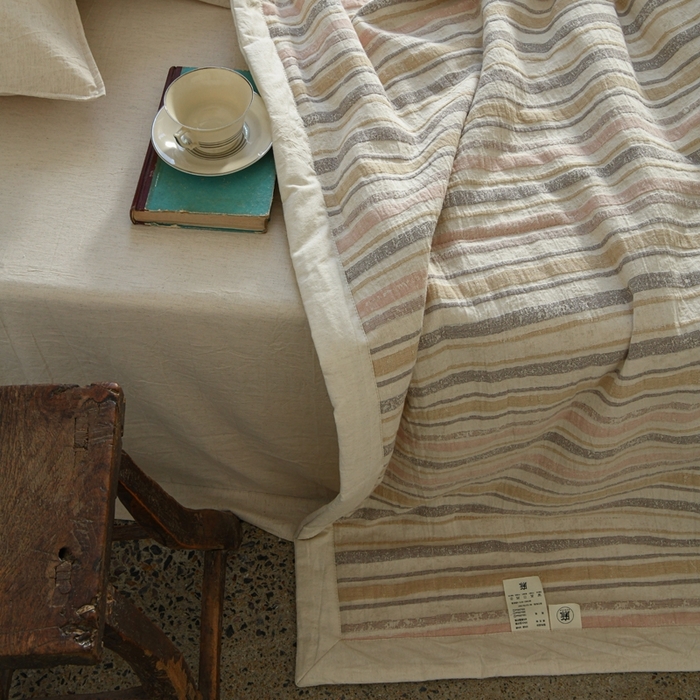 91家纺网 家纺一手货源 找家纺 简家居 2025新款简约亲肤夏被夏凉被空调被 旧日告白-奶茶粉