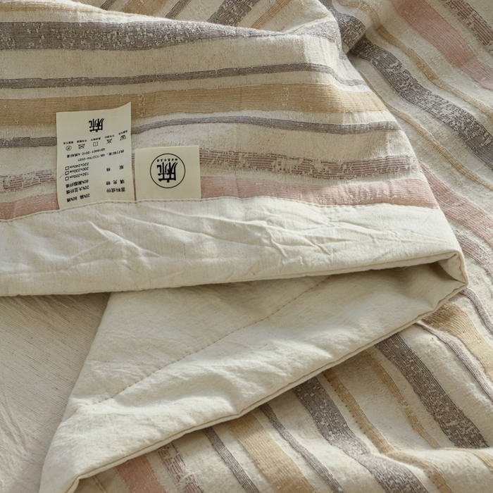 91家纺网 家纺一手货源 找家纺 简家居 2025新款简约亲肤夏被夏凉被空调被 旧日告白-奶茶粉